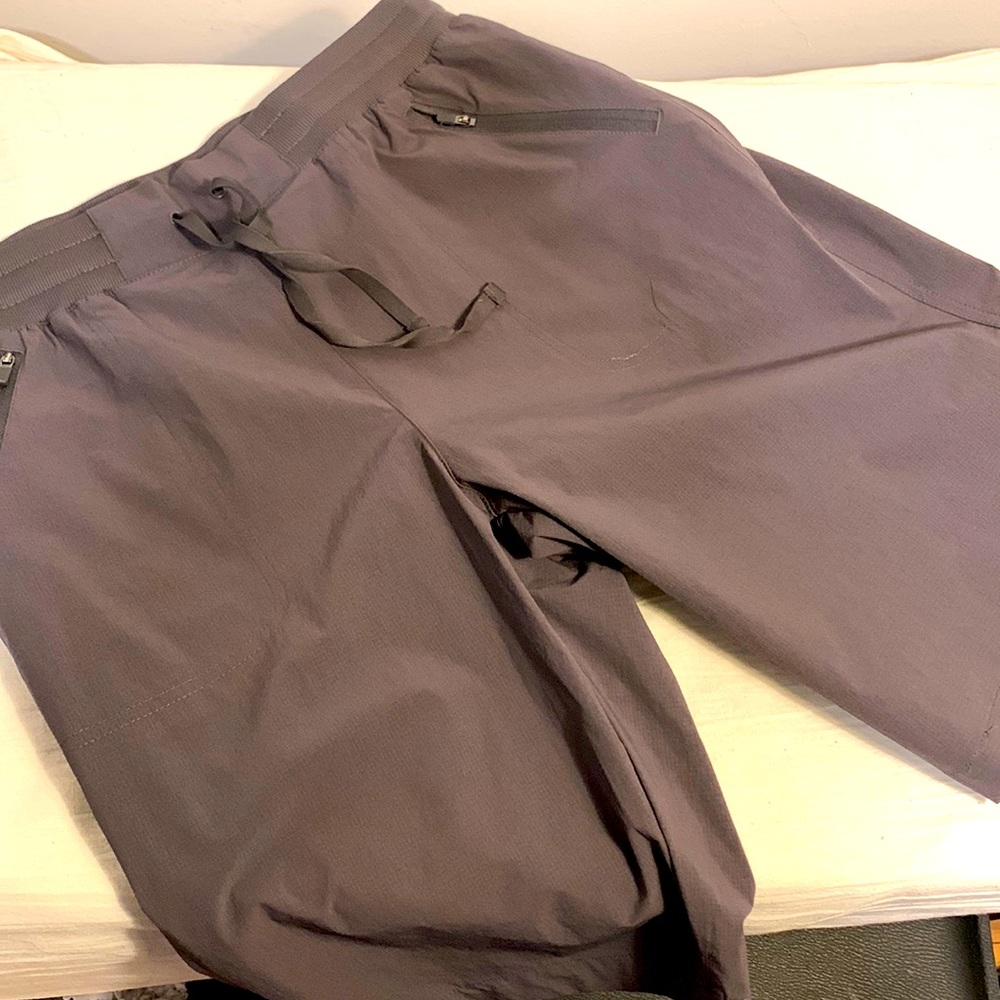 NWT UPF 50 charcoal bermuda short US size 8